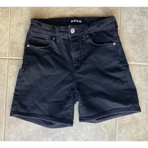 Black Denim Jean Shorts Mid Rise Jrs/Woman’s Size 3/26 Stretchy & Soft EUC SONG